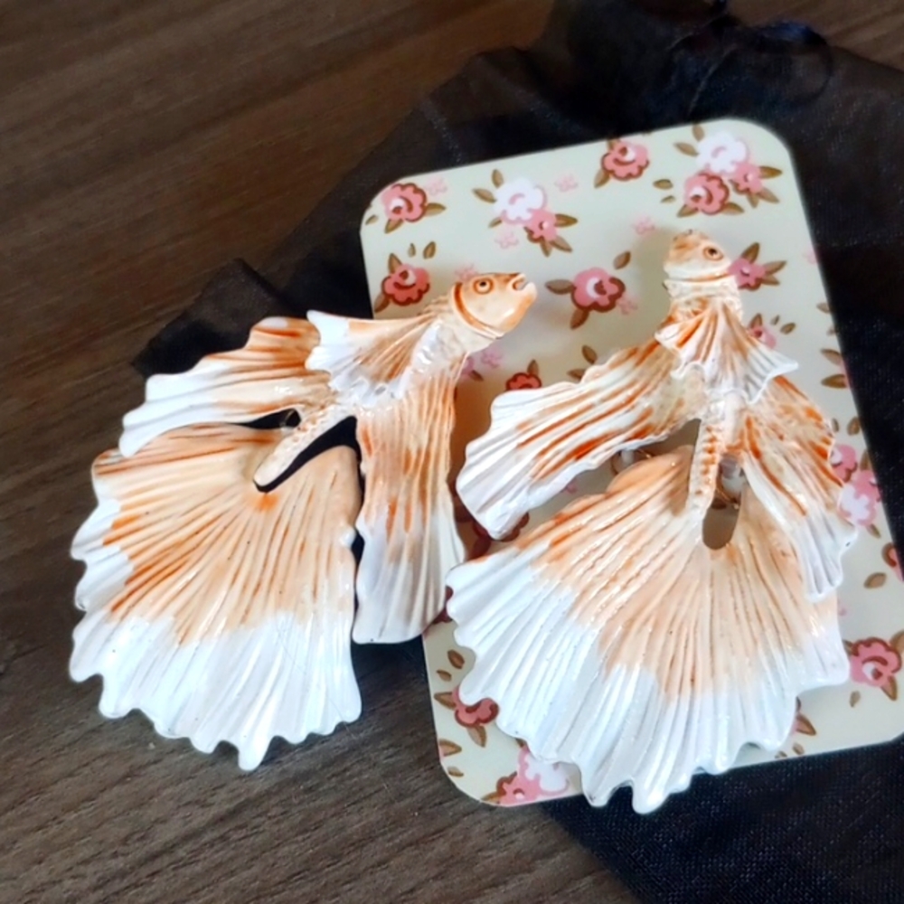 NEW Anthro Fish Statement Earrings in Peach White & Gold NWOT - Picture 4 of 4